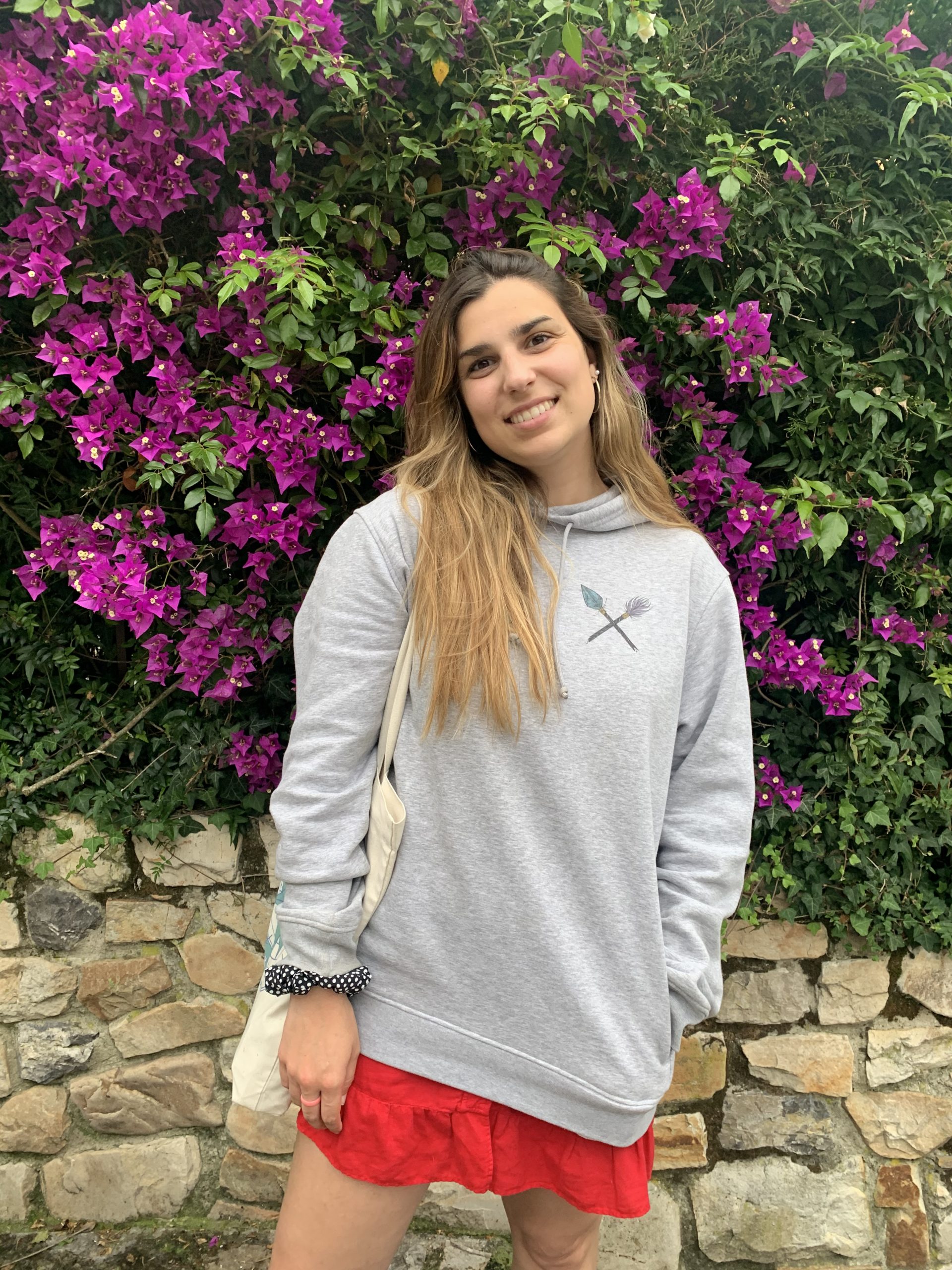 Diseño indio sudadera gris Moda sostenible Asturias