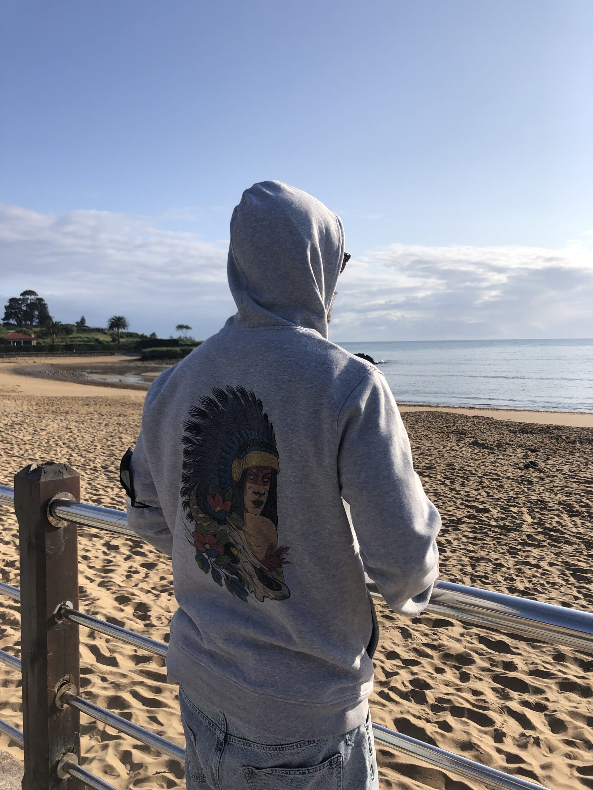Sudadera gris diseño indio 4 Moda sostenible Asturias