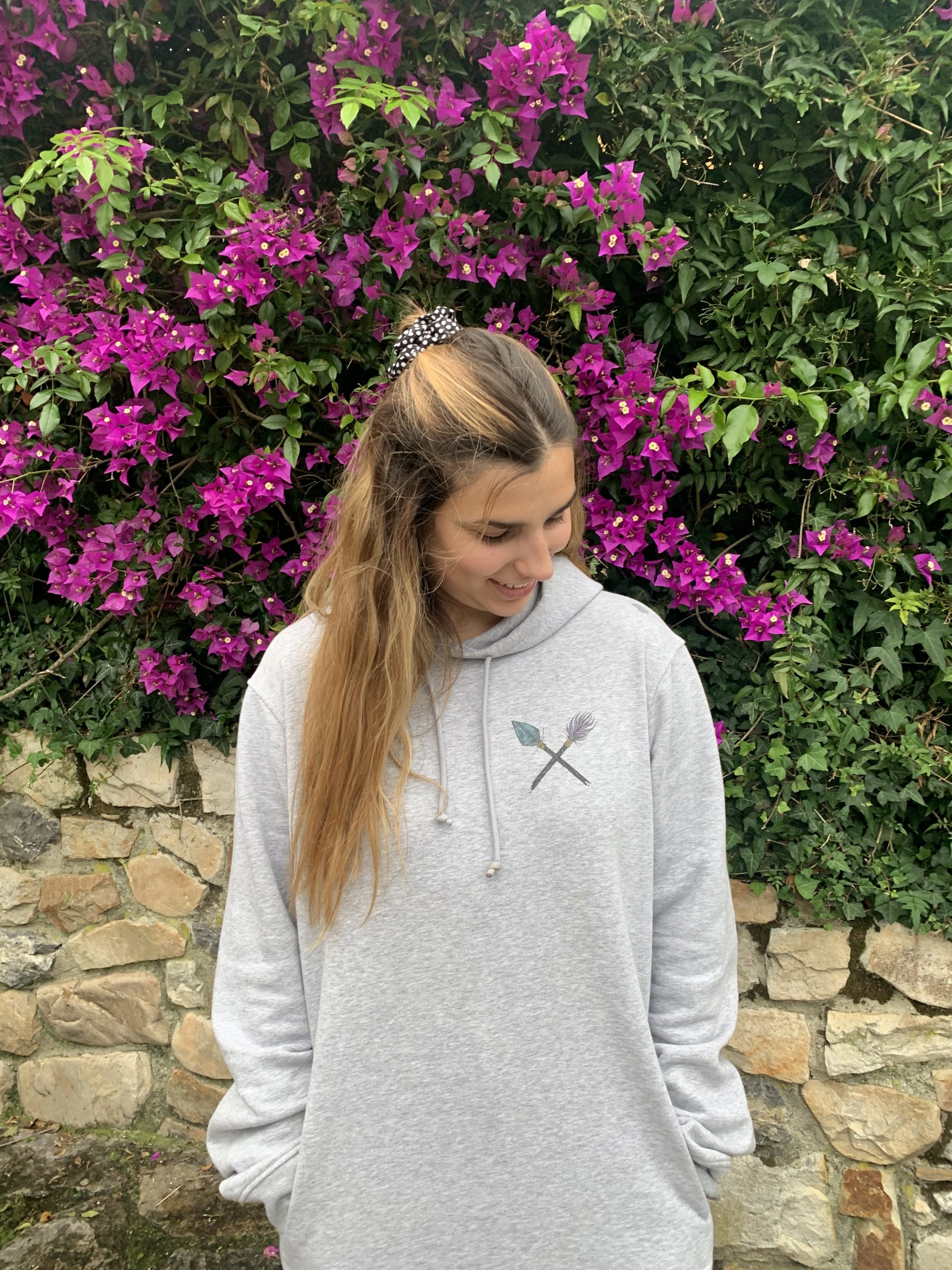 Sudadera gris diseño indio Moda sostenible Asturias