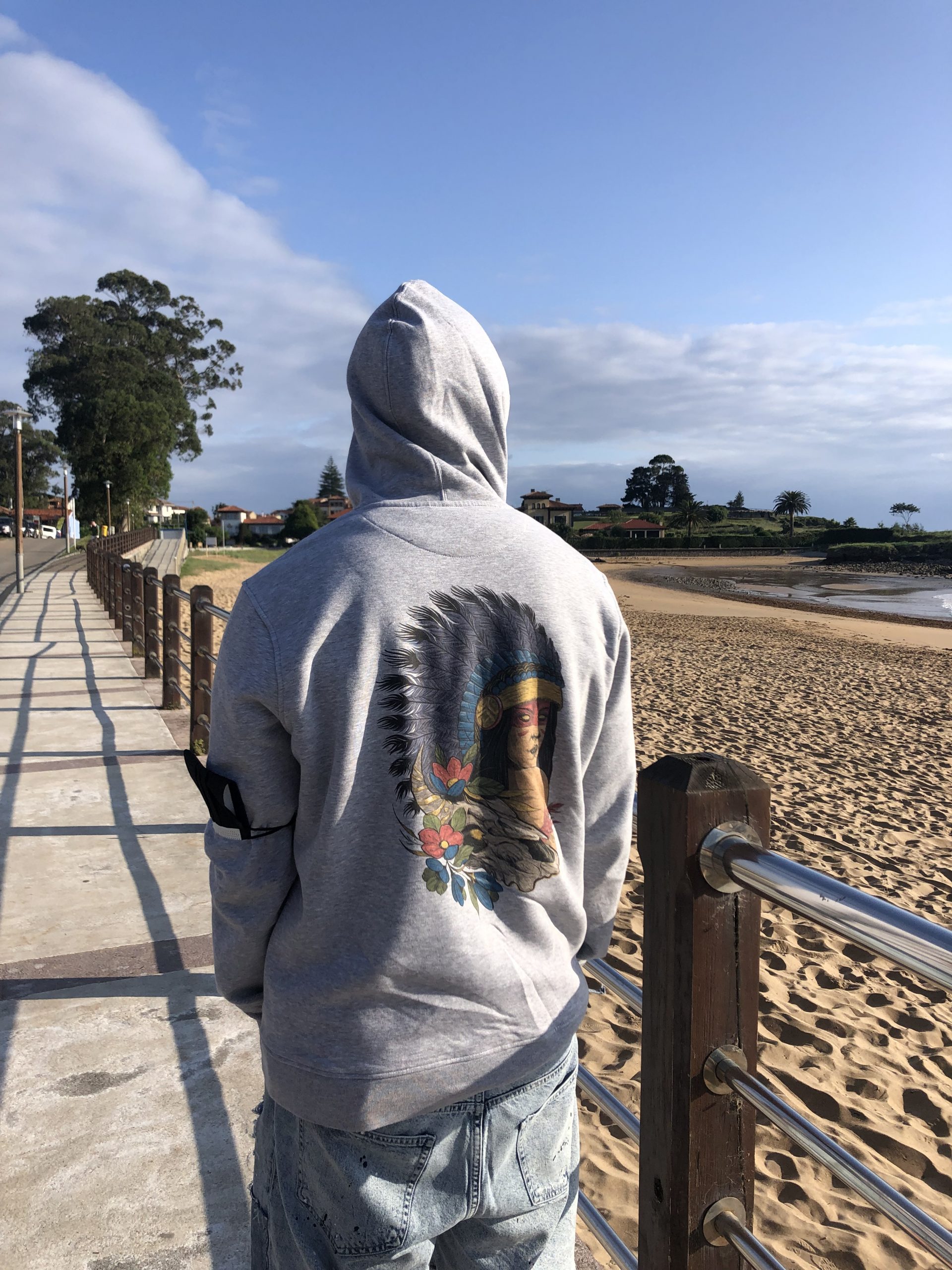 Sudadera gris diseño indio 3 Moda sostenible Asturias